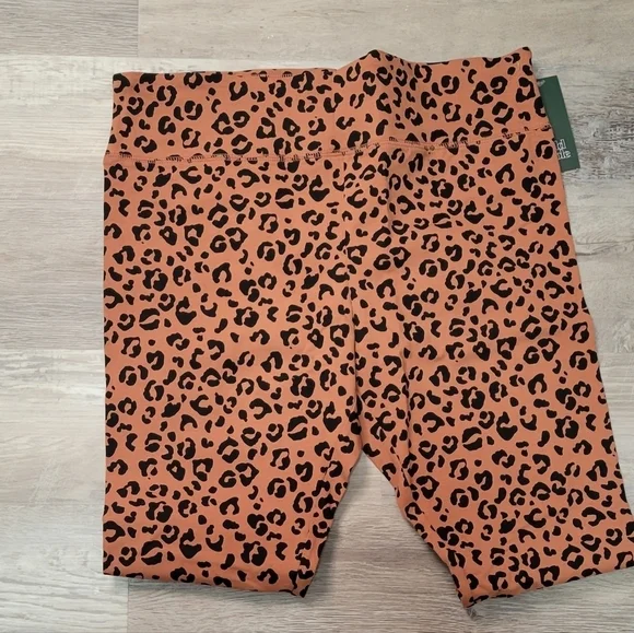 SIZE: M or XL | Wild Fable Women's Leopard Print Leggings. - Picture 2 of 2